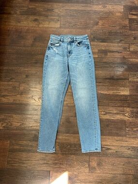 American Eagle Outfitters High-Rise Light Blue Mom Jeans